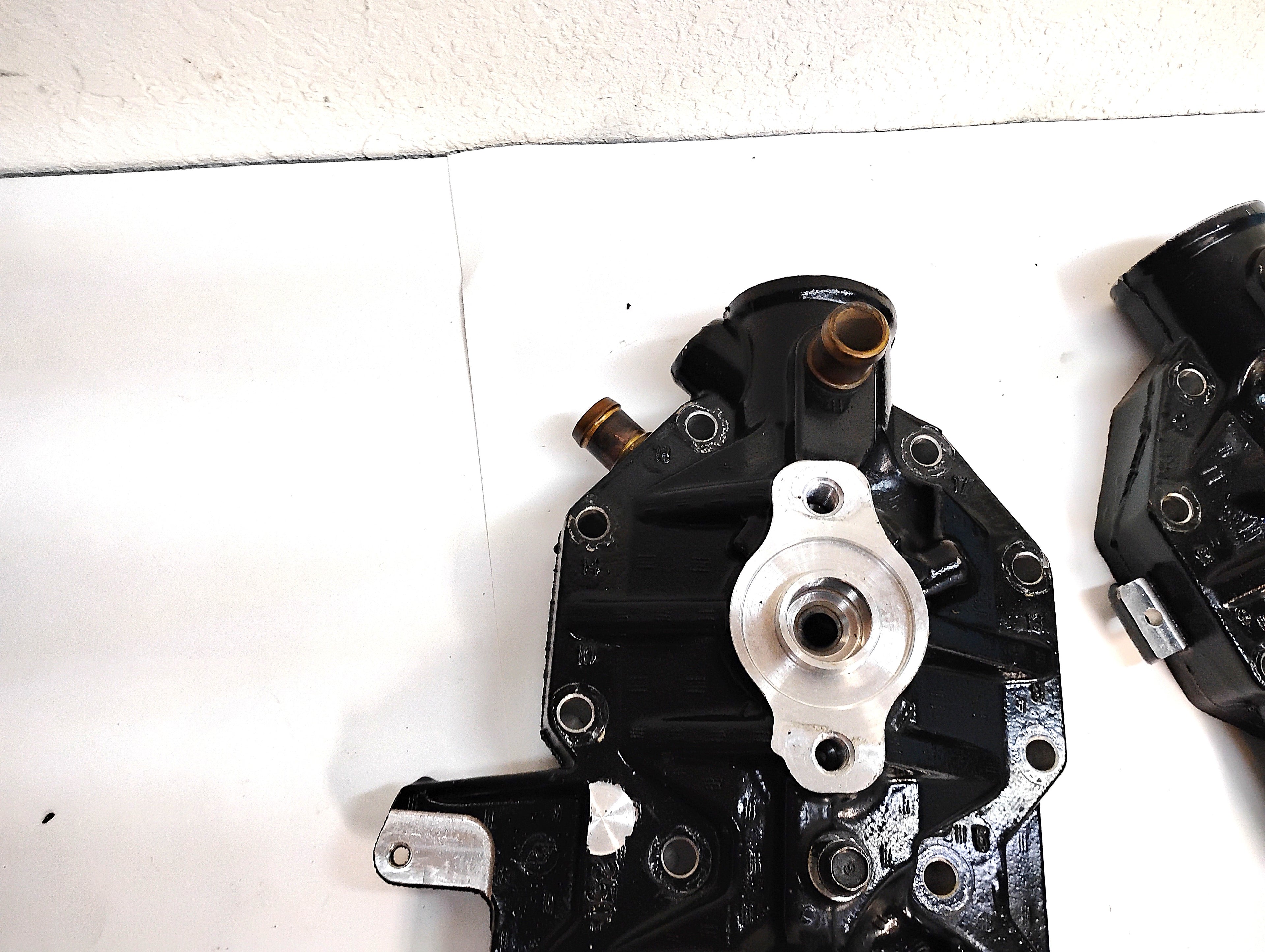 2005 Evinrude 225 HP HO Cylinder Heads Port and Starboard Pair