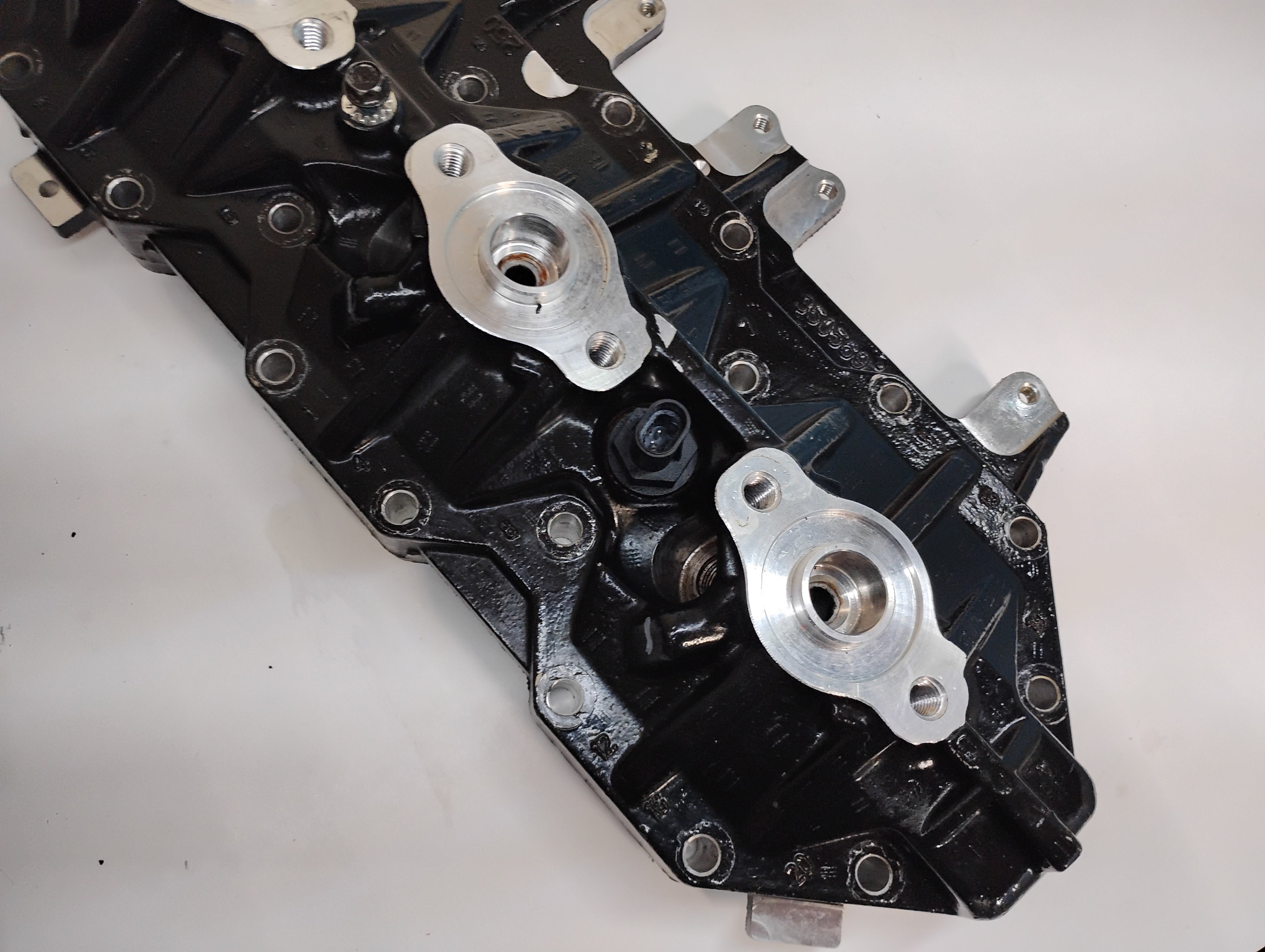 2005 Evinrude 225 HP HO Cylinder Heads Port and Starboard Pair