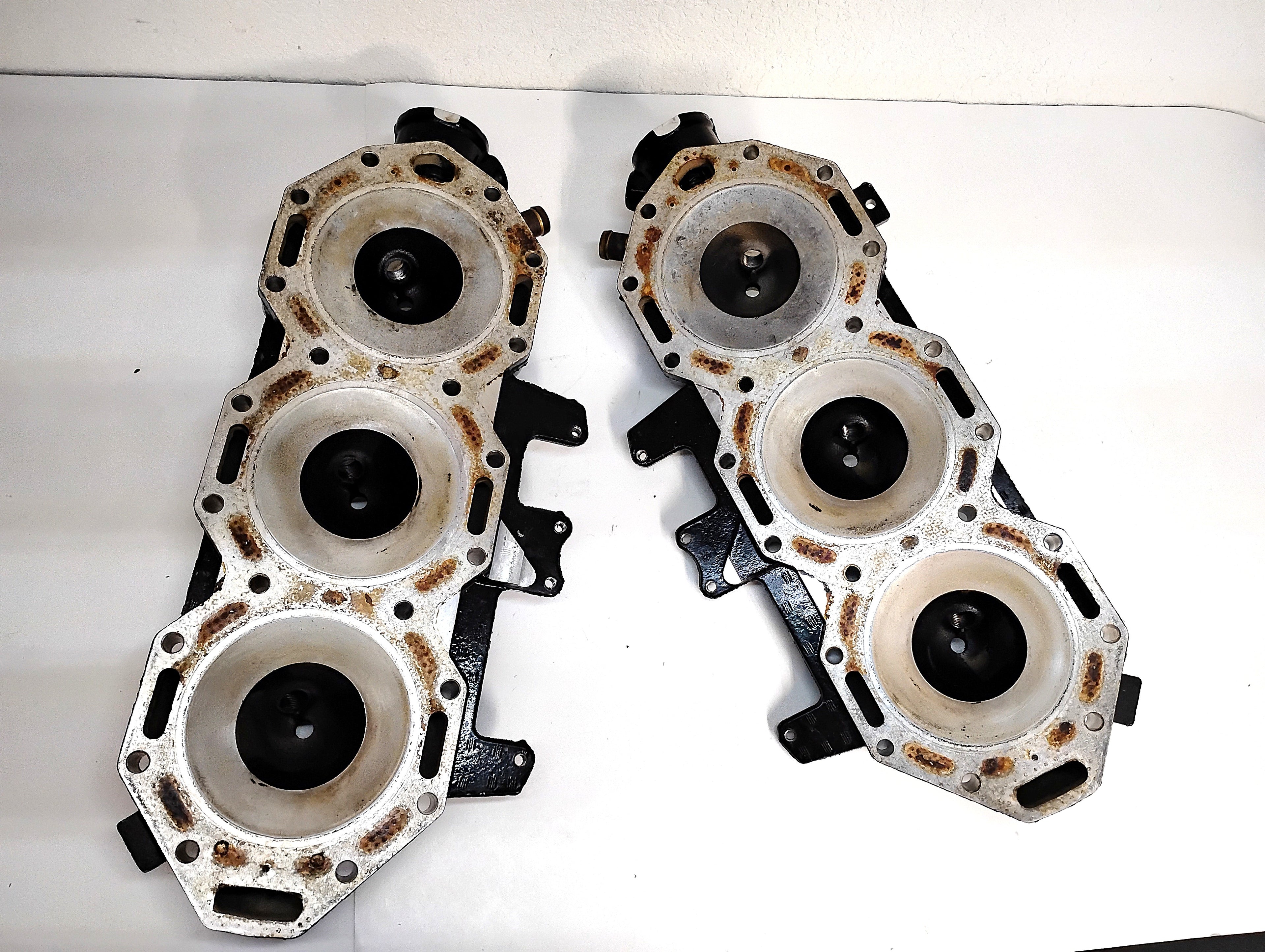 2005 Evinrude 225 HP HO Cylinder Heads Port and Starboard Pair